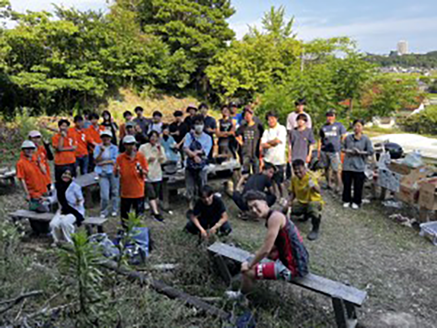 田植えの後は無農薬ご飯とBBQで交流を深めました